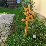 Blue With Free Parking 公寓