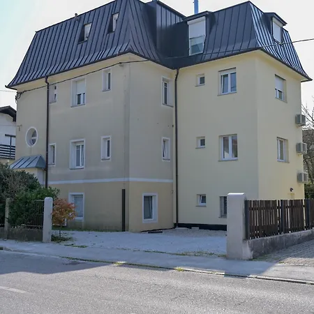 アパート Blue With Free Parking リュブリャナ