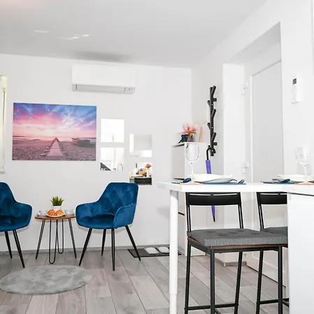 Blue With Free Parking アパート リュブリャナ