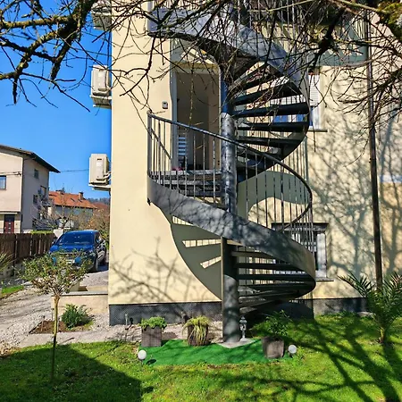 Lägenhet Blue With Free Parking *