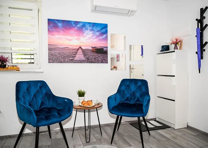 Blue With Free Parking Appartement *