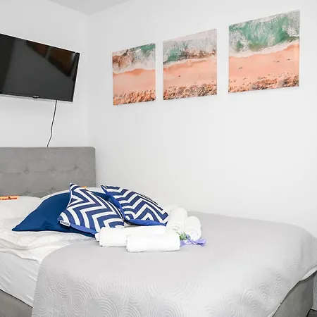 Blue With Free Parking Apartma *