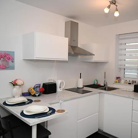 Apartma Blue With Free Parking